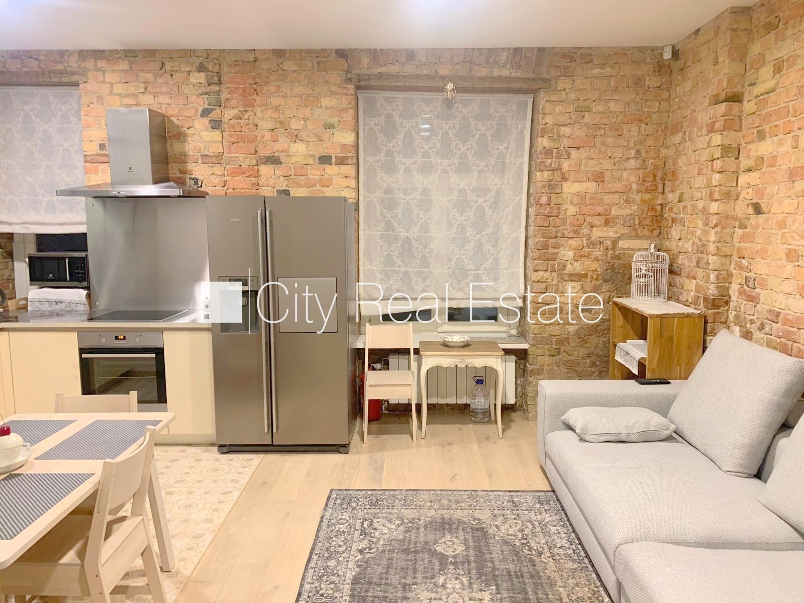 Sludinājumi. Projekts - Strēlnieku 13, pagalma ēka, renovēta māja, ieeja no ielas, kāpņu telpa pēc kapitālā Cena: 970 EUR/mēn Foto #1