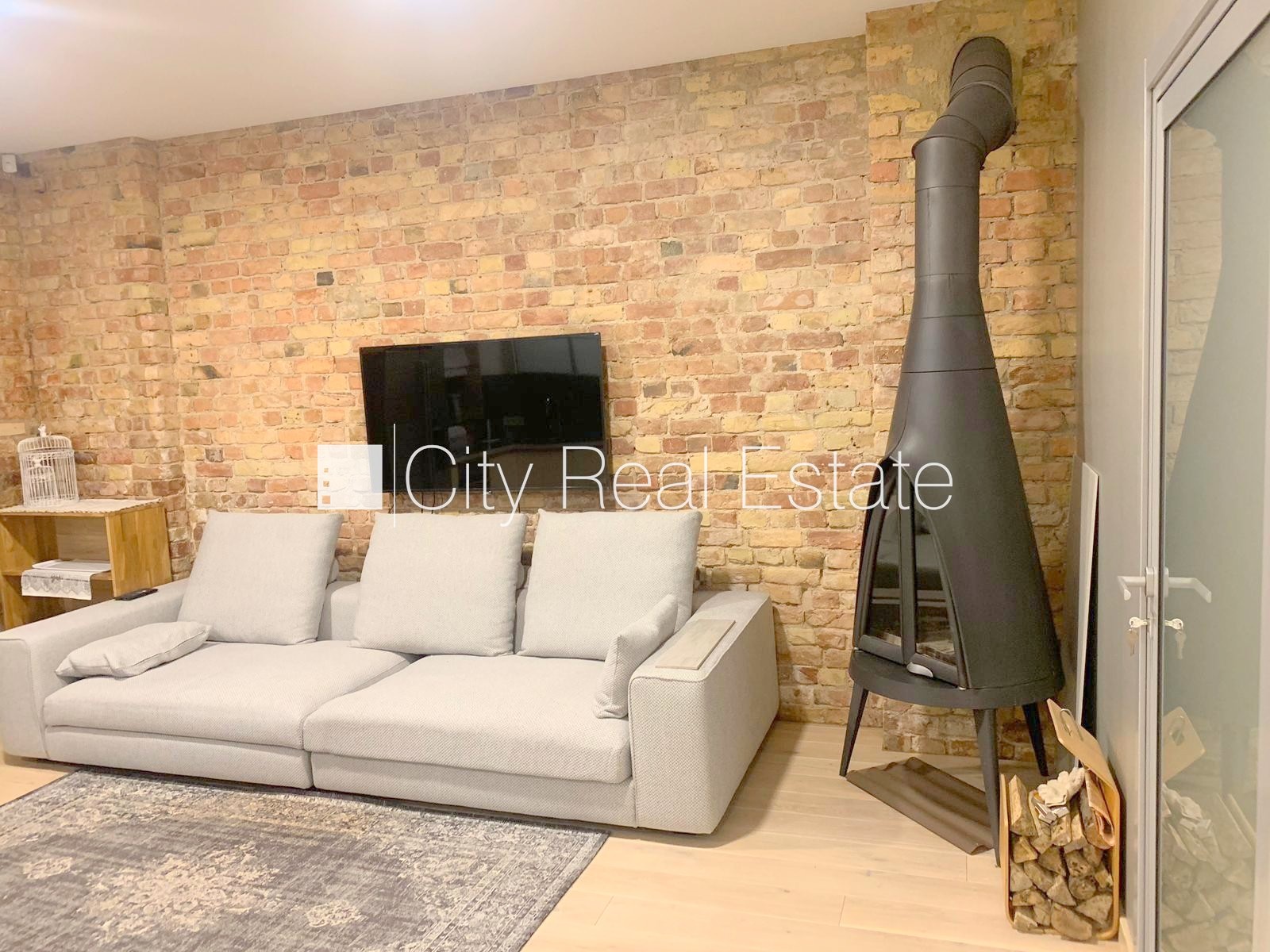 Sludinājumi. Projekts - Strēlnieku 13, pagalma ēka, renovēta māja, ieeja no ielas, kāpņu telpa pēc kapitālā Cena: 970 EUR/mēn Foto #6