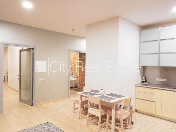 Sludinājumi. Projekts - Strēlnieku 13, pagalma ēka, renovēta māja, ieeja no ielas, kāpņu telpa pēc kapitālā Cena: 970 EUR/mēn Foto #9