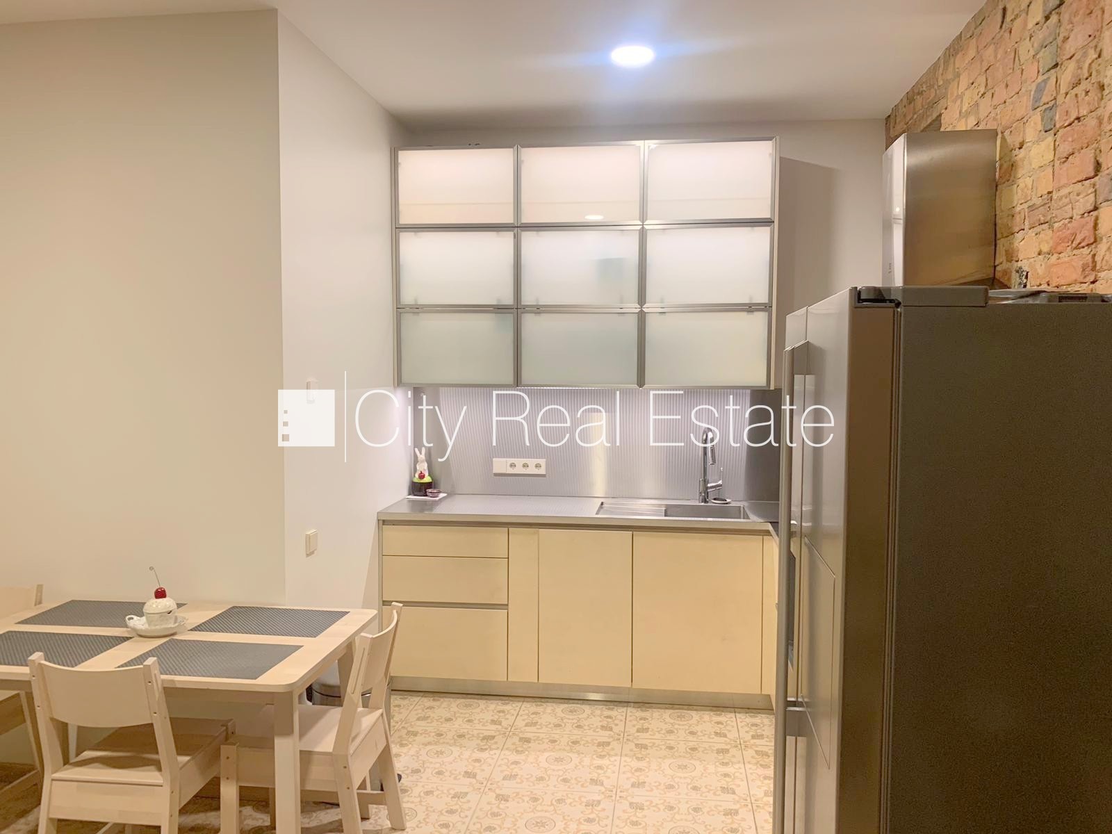 Sludinājumi. Projekts - Strēlnieku 13, pagalma ēka, renovēta māja, ieeja no ielas, kāpņu telpa pēc kapitālā Cena: 970 EUR/mēn Foto #8