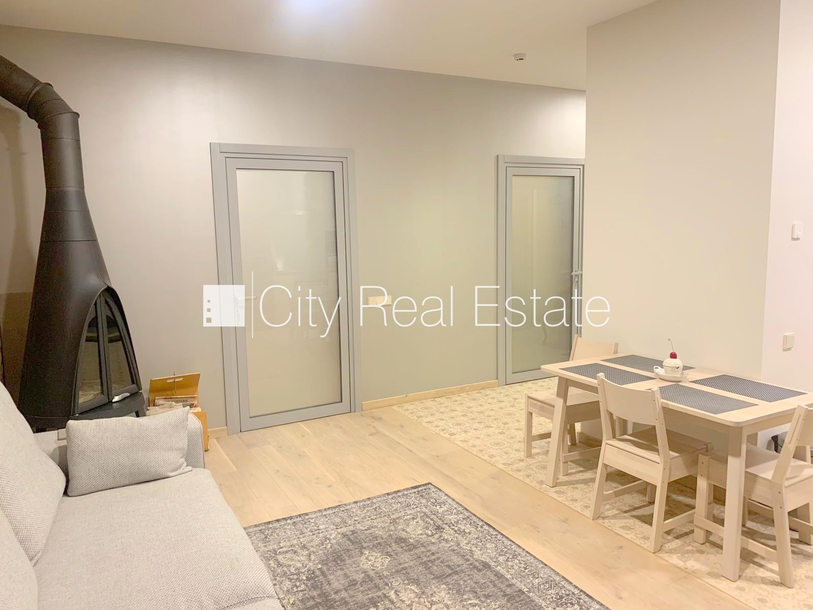 Sludinājumi. Projekts - Strēlnieku 13, pagalma ēka, renovēta māja, ieeja no ielas, kāpņu telpa pēc kapitālā Cena: 970 EUR/mēn Foto #11