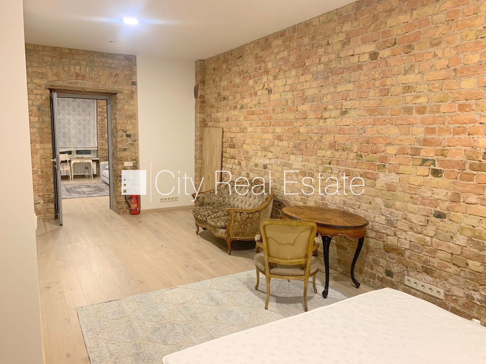 Sludinājumi. Projekts - Strēlnieku 13, pagalma ēka, renovēta māja, ieeja no ielas, kāpņu telpa pēc kapitālā Cena: 970 EUR/mēn Foto #19