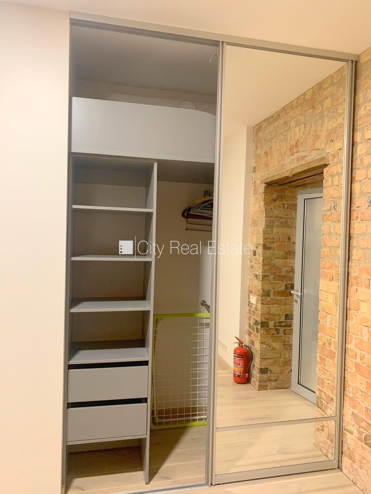 Sludinājumi. Projekts - Strēlnieku 13, pagalma ēka, renovēta māja, ieeja no ielas, kāpņu telpa pēc kapitālā Cena: 970 EUR/mēn Foto #23