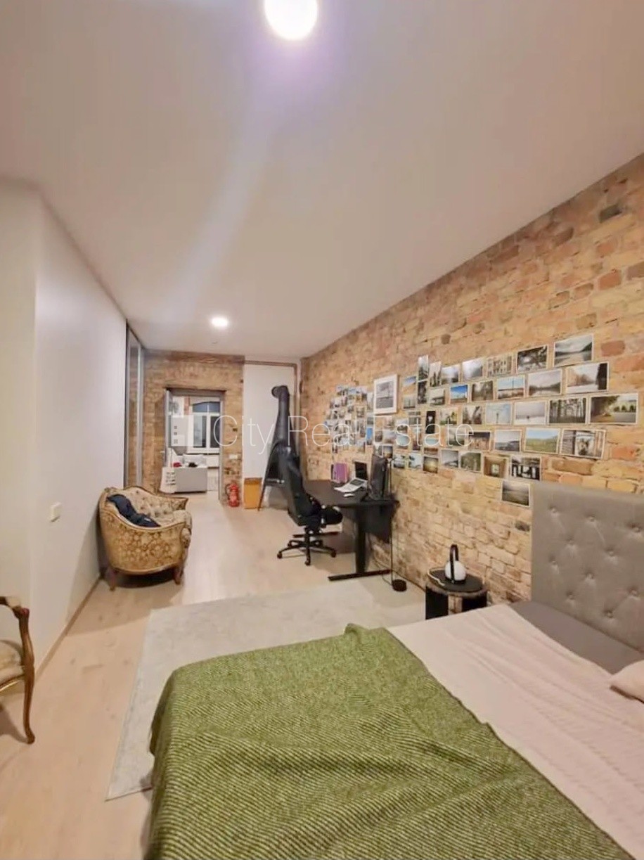 Sludinājumi. Projekts - Strēlnieku 13, pagalma ēka, renovēta māja, ieeja no ielas, kāpņu telpa pēc kapitālā Cena: 970 EUR/mēn Foto #13