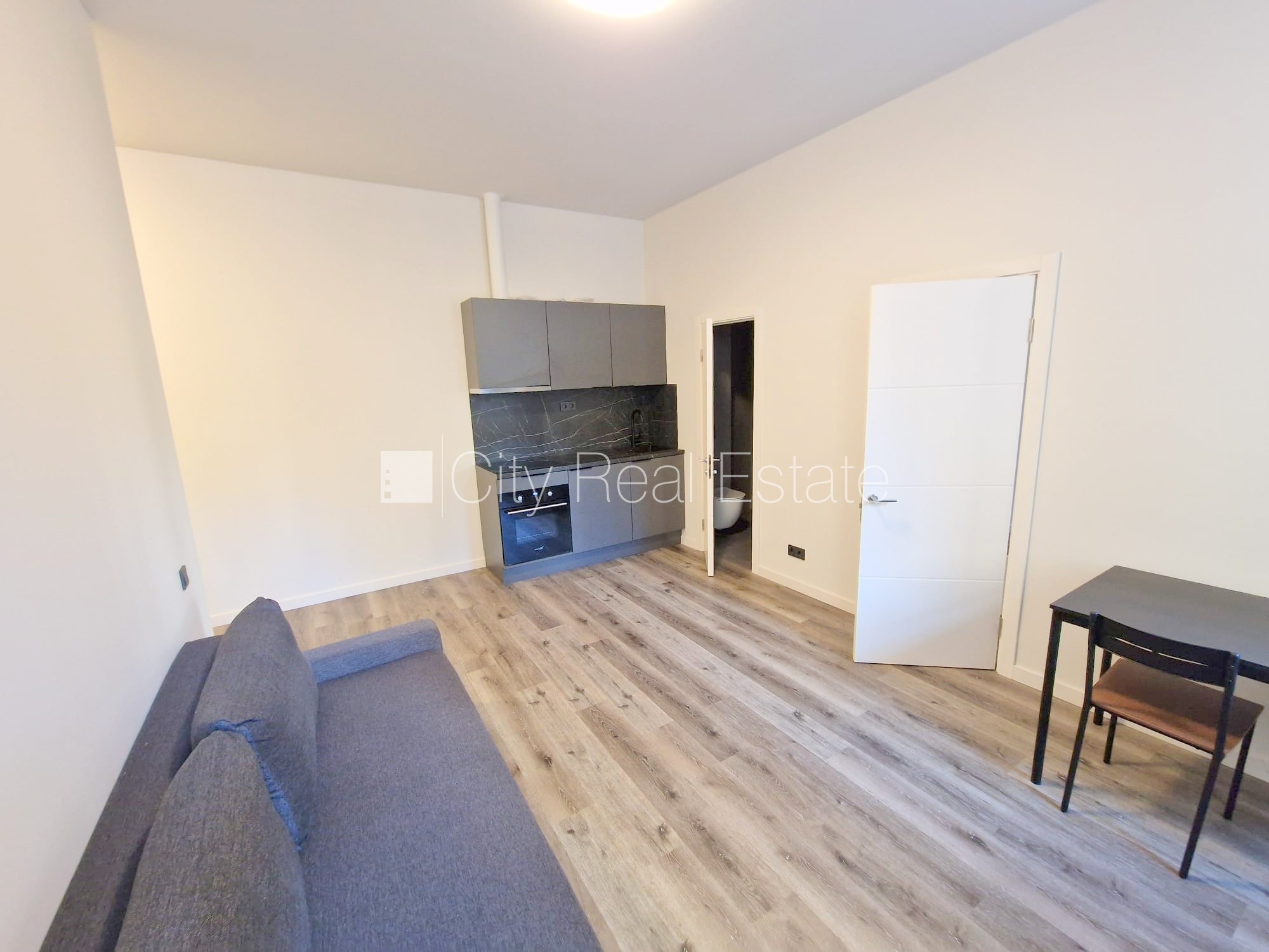 Sludinājumi. Projekts - Matīsa 38, pagalma māja, renovēta māja, slēgts pagalms, ieeja no ielas un pagalma, kāpņu Cena: 500 EUR/mēn Foto #5