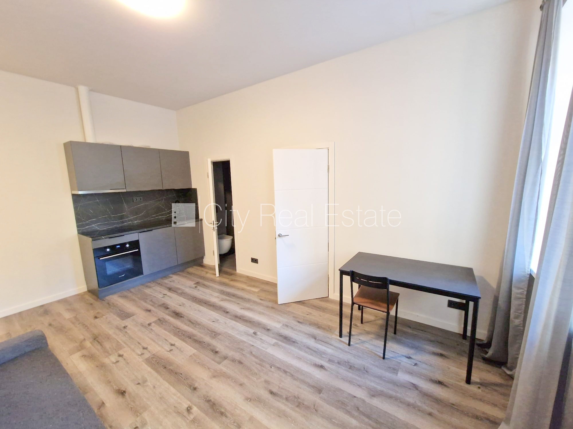 Sludinājumi. Projekts - Matīsa 38, pagalma māja, renovēta māja, slēgts pagalms, ieeja no ielas un pagalma, kāpņu Cena: 500 EUR/mēn Foto #4