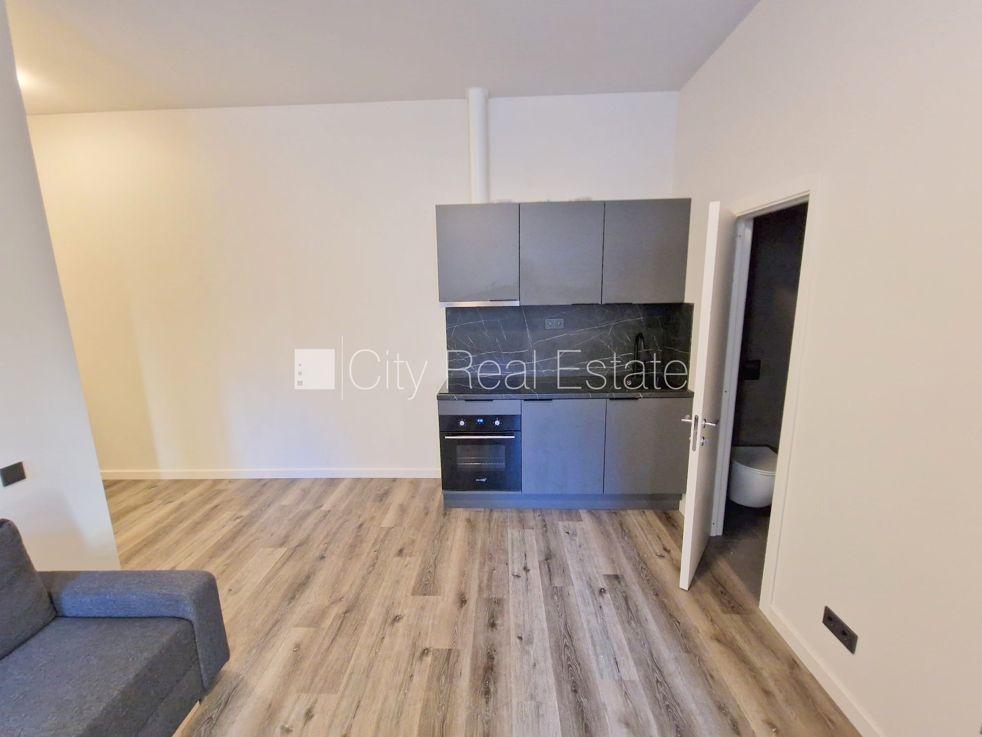 Sludinājumi. Projekts - Matīsa 38, pagalma māja, renovēta māja, slēgts pagalms, ieeja no ielas un pagalma, kāpņu Cena: 500 EUR/mēn Foto #13