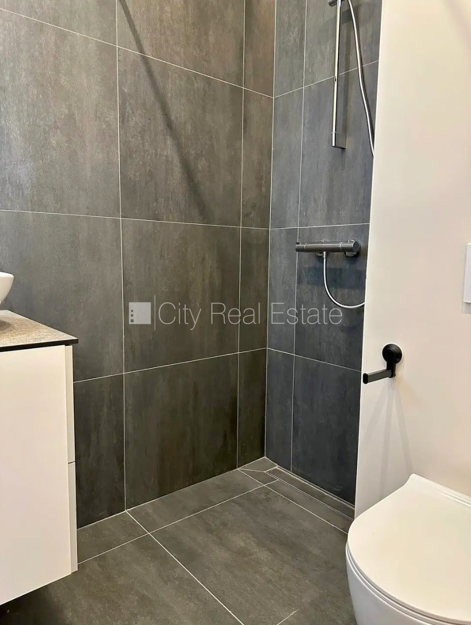 Sludinājumi. Projekts - Matīsa 38, fasādes māja, renovēta māja, slēgts pagalms, ieeja no ielas, kāpņu telpa pēc Cena: 450 EUR/mēn Foto #16