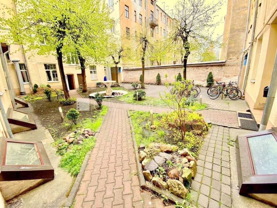 Sludinājumi. Projekts - Matīsa 38, fasādes māja, renovēta māja, slēgts pagalms, ieeja no ielas, kāpņu telpa pēc Cena: 450 EUR/mēn Foto #18