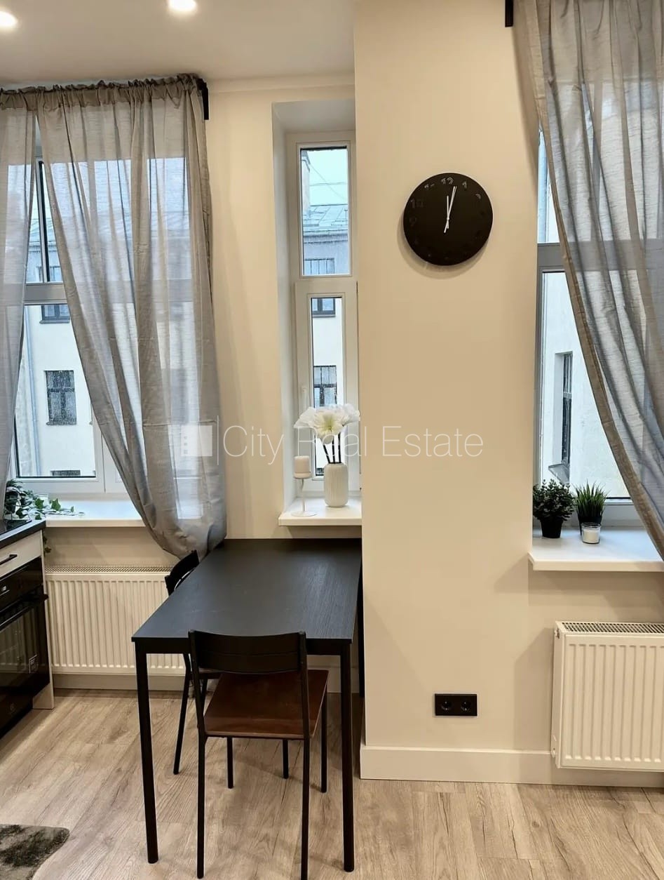 Sludinājumi. Projekts - Matīsa 38, fasādes māja, renovēta māja, slēgts pagalms, ieeja no ielas, kāpņu telpa pēc Cena: 450 EUR/mēn Foto #7