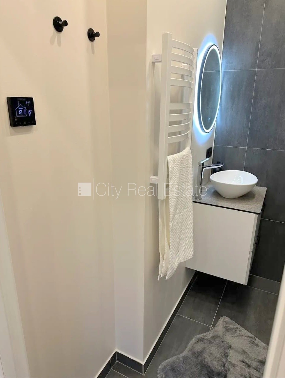 Sludinājumi. Projekts - Matīsa 38, fasādes māja, renovēta māja, slēgts pagalms, ieeja no ielas, kāpņu telpa pēc Cena: 450 EUR/mēn Foto #13