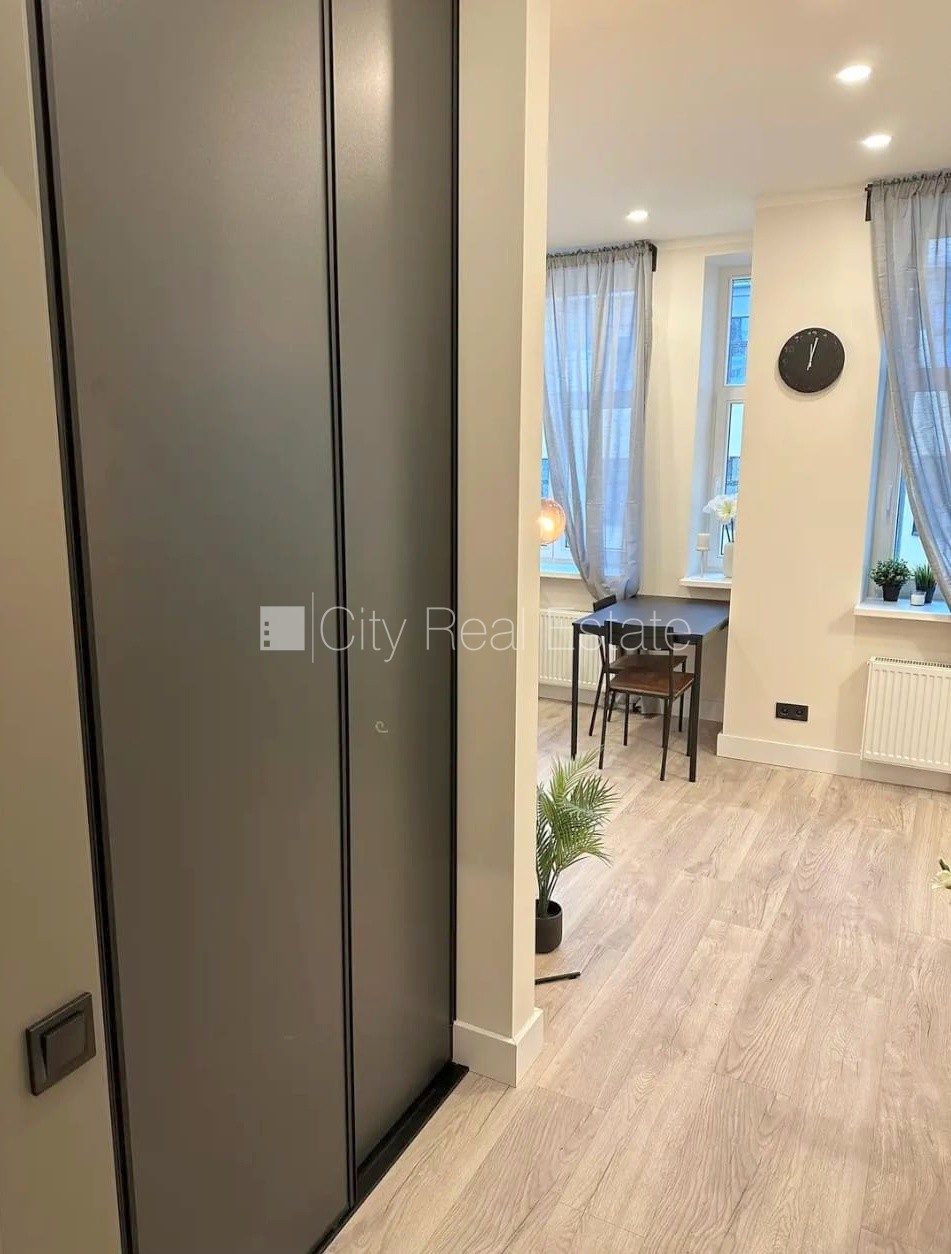 Sludinājumi. Projekts - Matīsa 38, fasādes māja, renovēta māja, slēgts pagalms, ieeja no ielas, kāpņu telpa pēc Cena: 450 EUR/mēn Foto #17