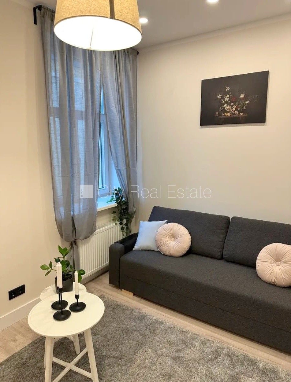 Sludinājumi. Projekts - Matīsa 38, fasādes māja, renovēta māja, slēgts pagalms, ieeja no ielas, kāpņu telpa pēc Cena: 450 EUR/mēn Foto #10