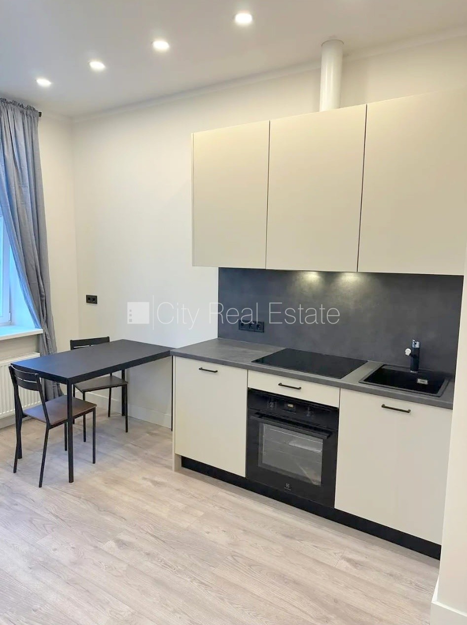 Sludinājumi. Projekts - Matīsa 38, pagalma māja, fasādes māja, renovēta māja, labiekārtots apzaļumots pagalms, Cena: 400 EUR/mēn Foto #2