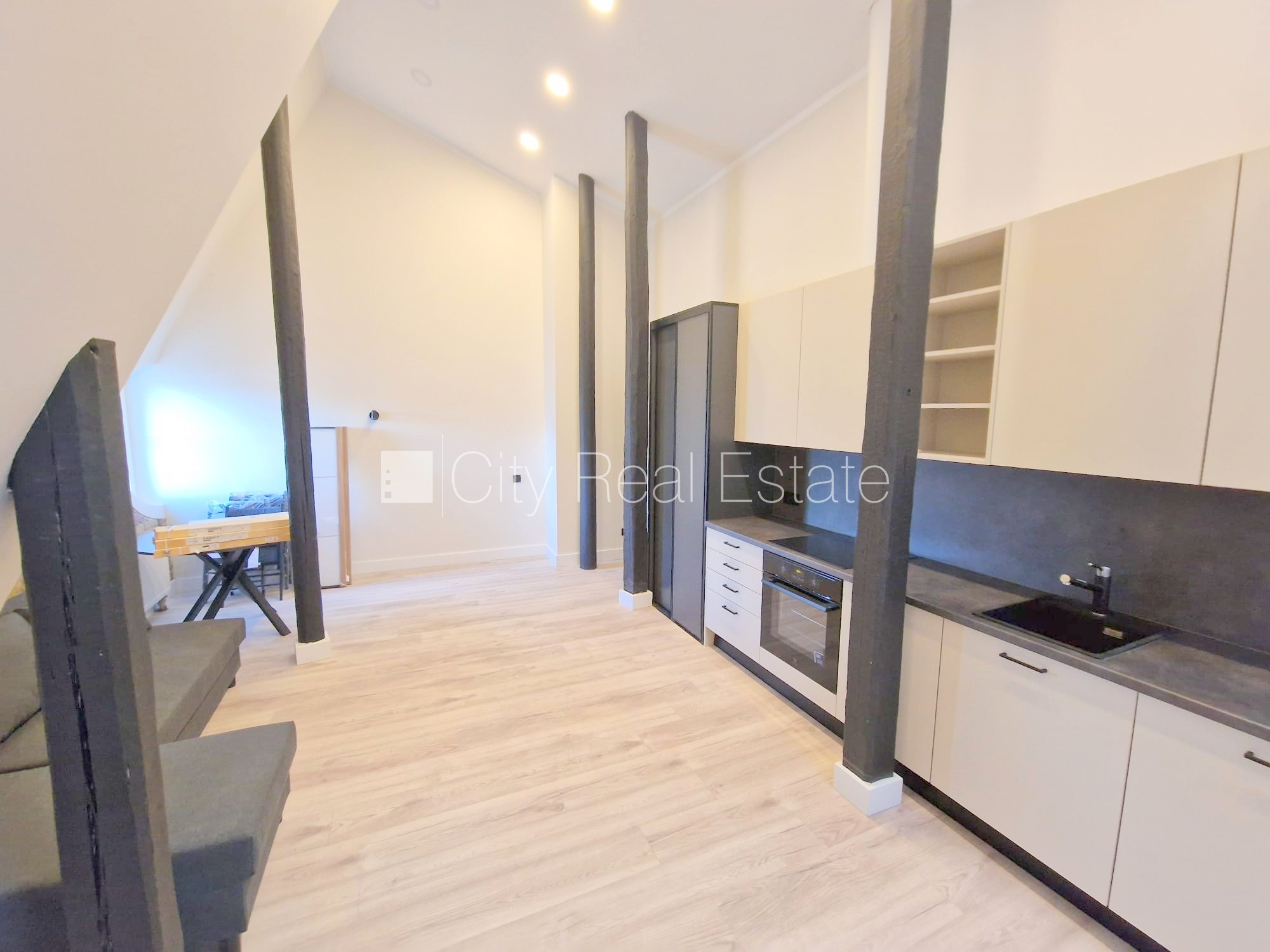 Объявление. Проект - Matīsa 38 (Матиса 38), фасадный дом, реновированный дом, благоустроенный озеленённый двор, Цена: 550 EUR/мес. Foto #2