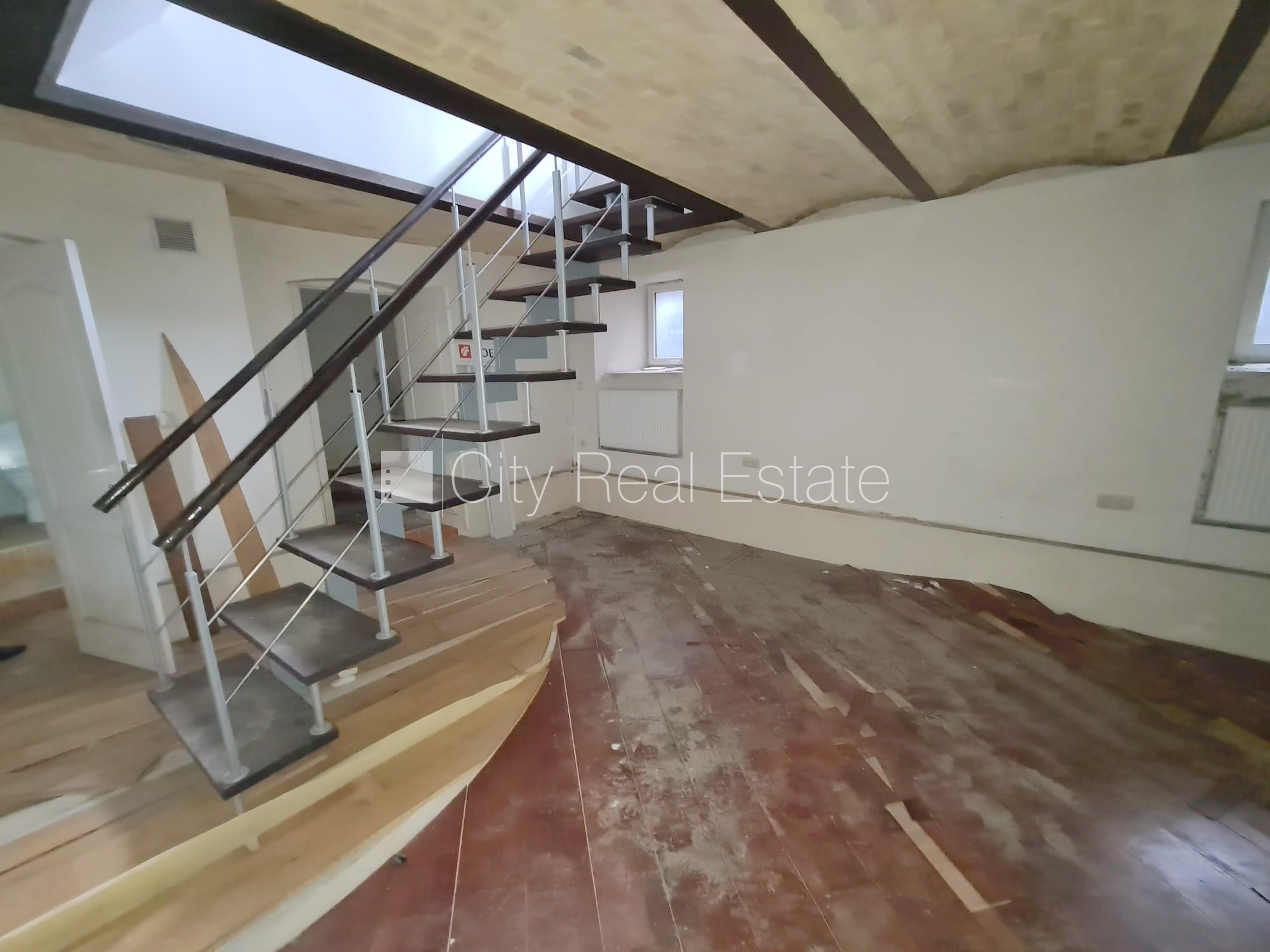 Sludinājumi. Fasādes māja, pagrabstāvā pieejama noliktava, vieta automašīnai, ieeja no ielas, ieeja no pagalma, Cena: 400 EUR/mēn Foto #12