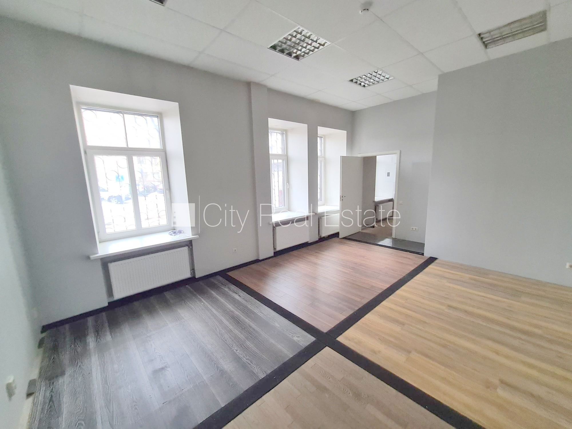 Sludinājumi. Fasādes māja, pagrabstāvā pieejama noliktava, vieta automašīnai, ieeja no ielas, ieeja no pagalma, Cena: 400 EUR/mēn Foto #4