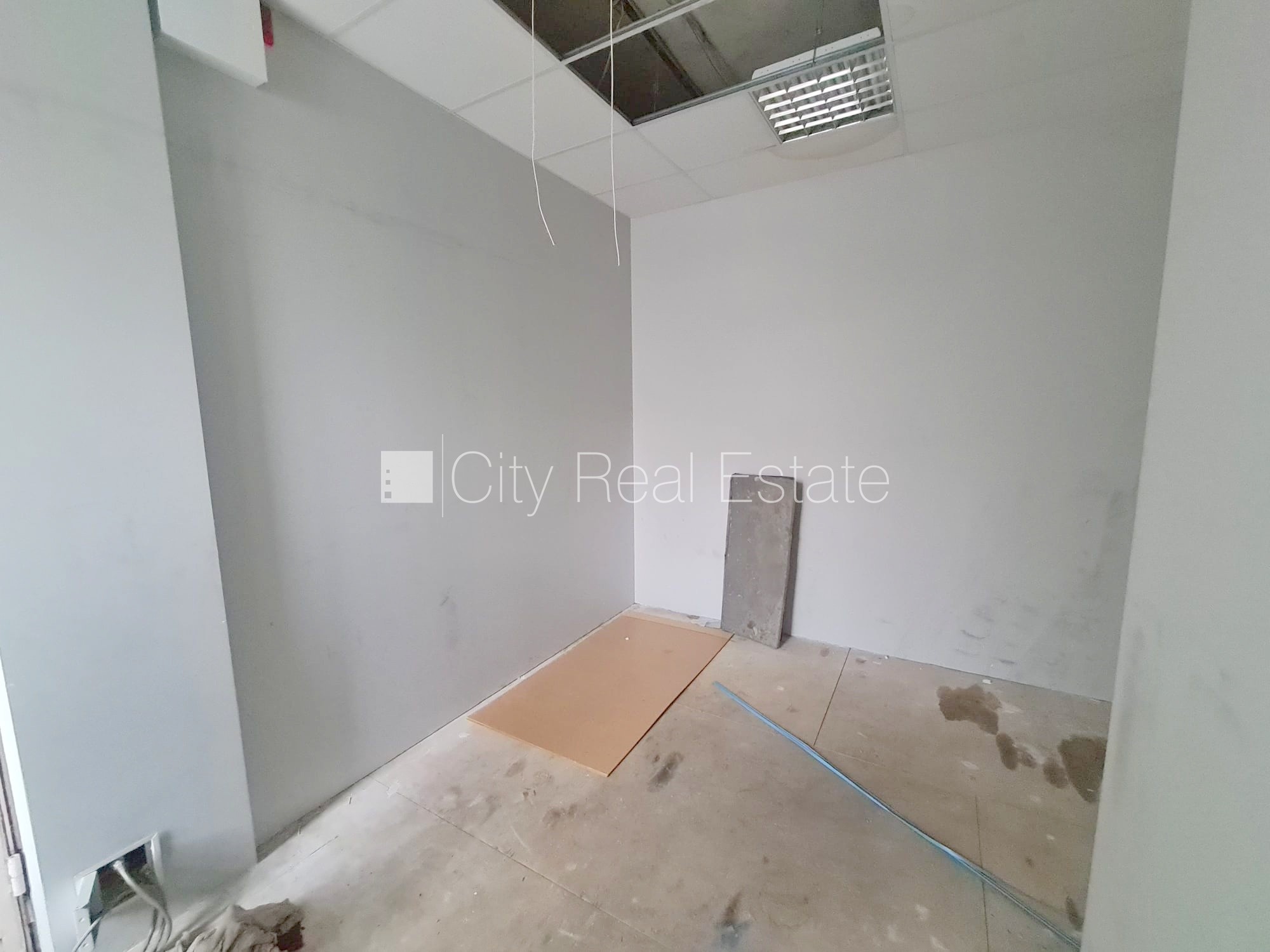 Sludinājumi. Fasādes māja, pagrabstāvā pieejama noliktava, vieta automašīnai, ieeja no ielas, ieeja no pagalma, Cena: 400 EUR/mēn Foto #9