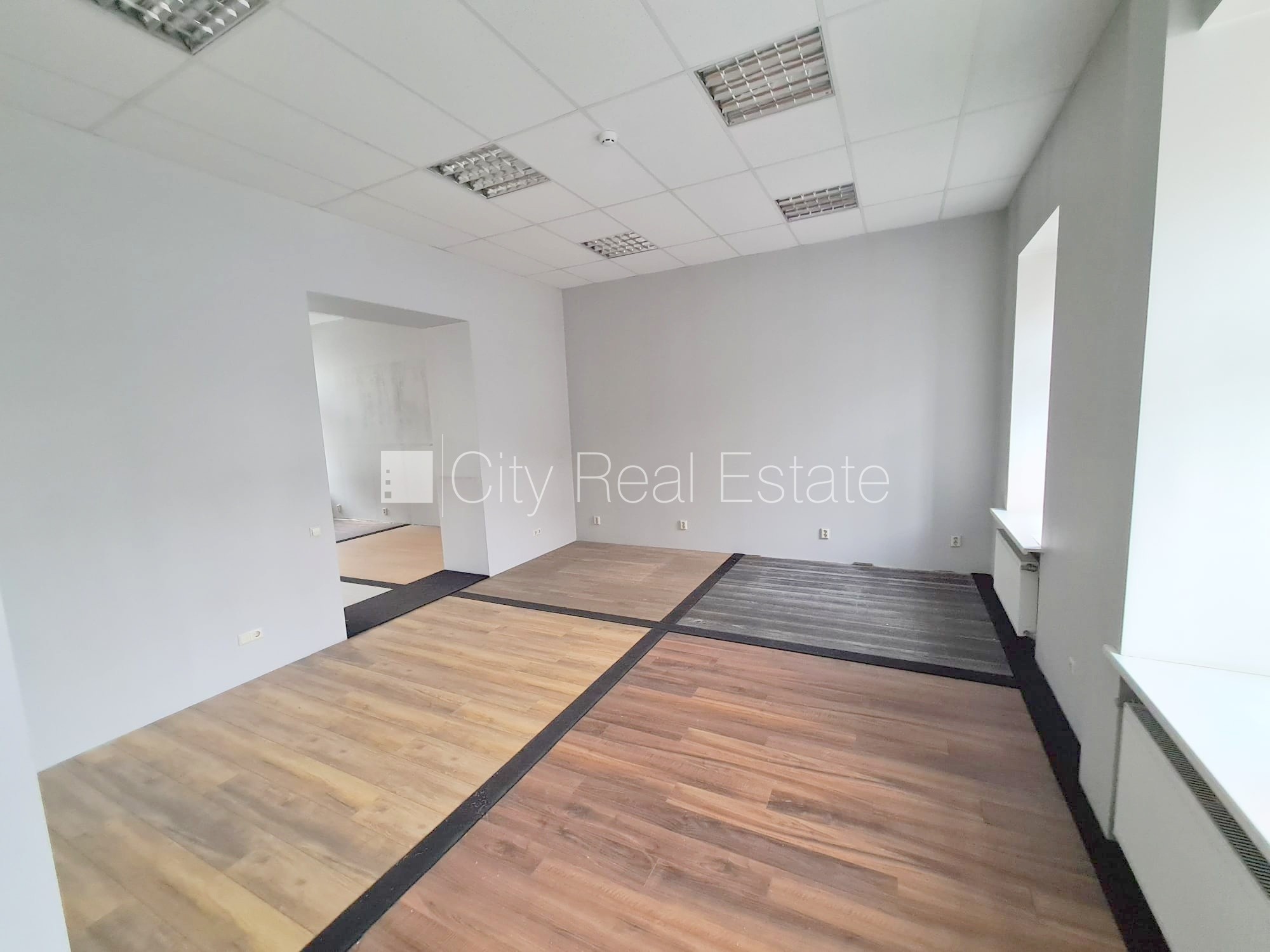 Sludinājumi. Fasādes māja, pagrabstāvā pieejama noliktava, vieta automašīnai, ieeja no ielas, ieeja no pagalma, Cena: 400 EUR/mēn Foto #8