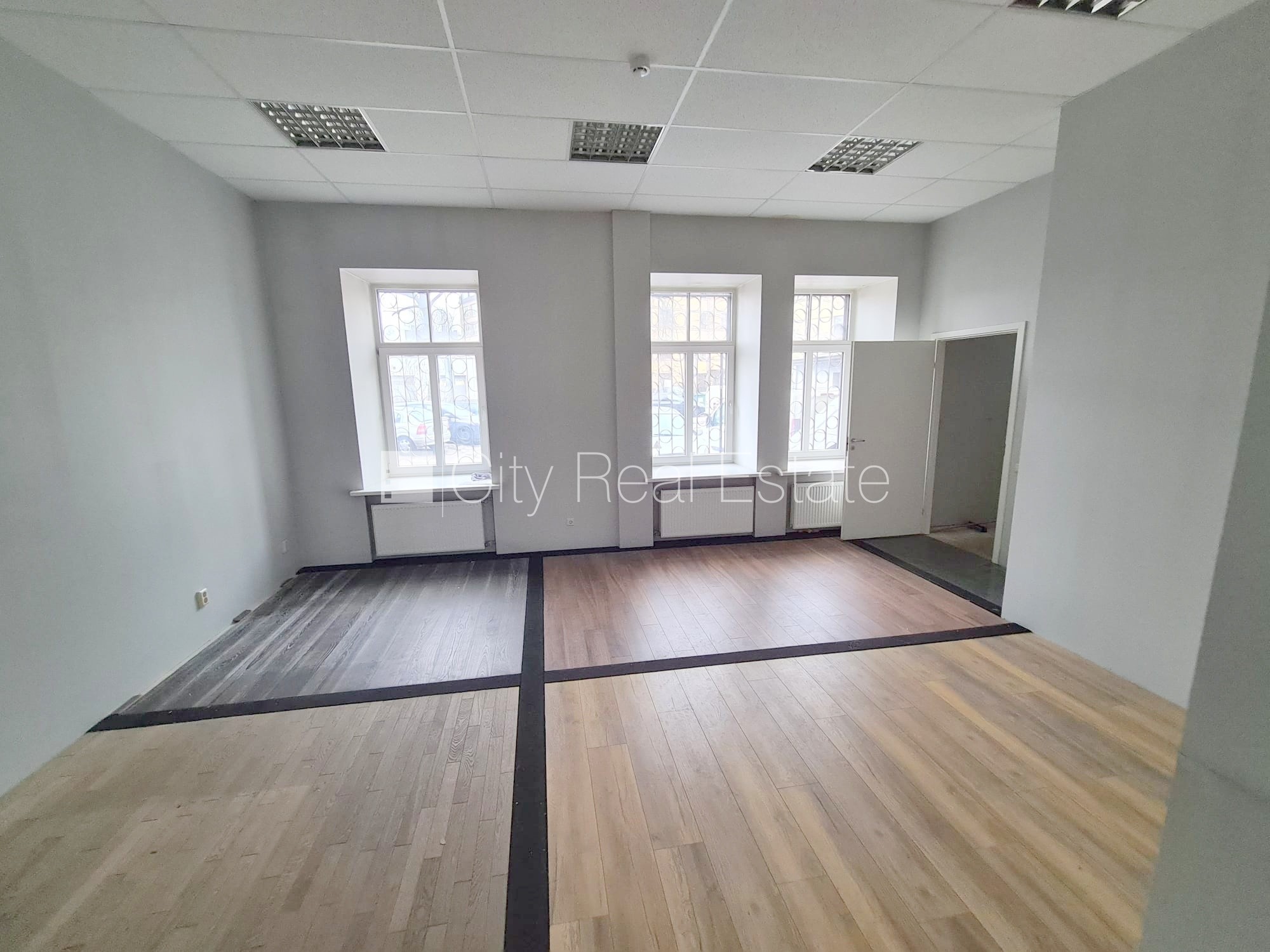 Sludinājumi. Fasādes māja, pagrabstāvā pieejama noliktava, vieta automašīnai, ieeja no ielas, ieeja no pagalma, Cena: 400 EUR/mēn Foto #7