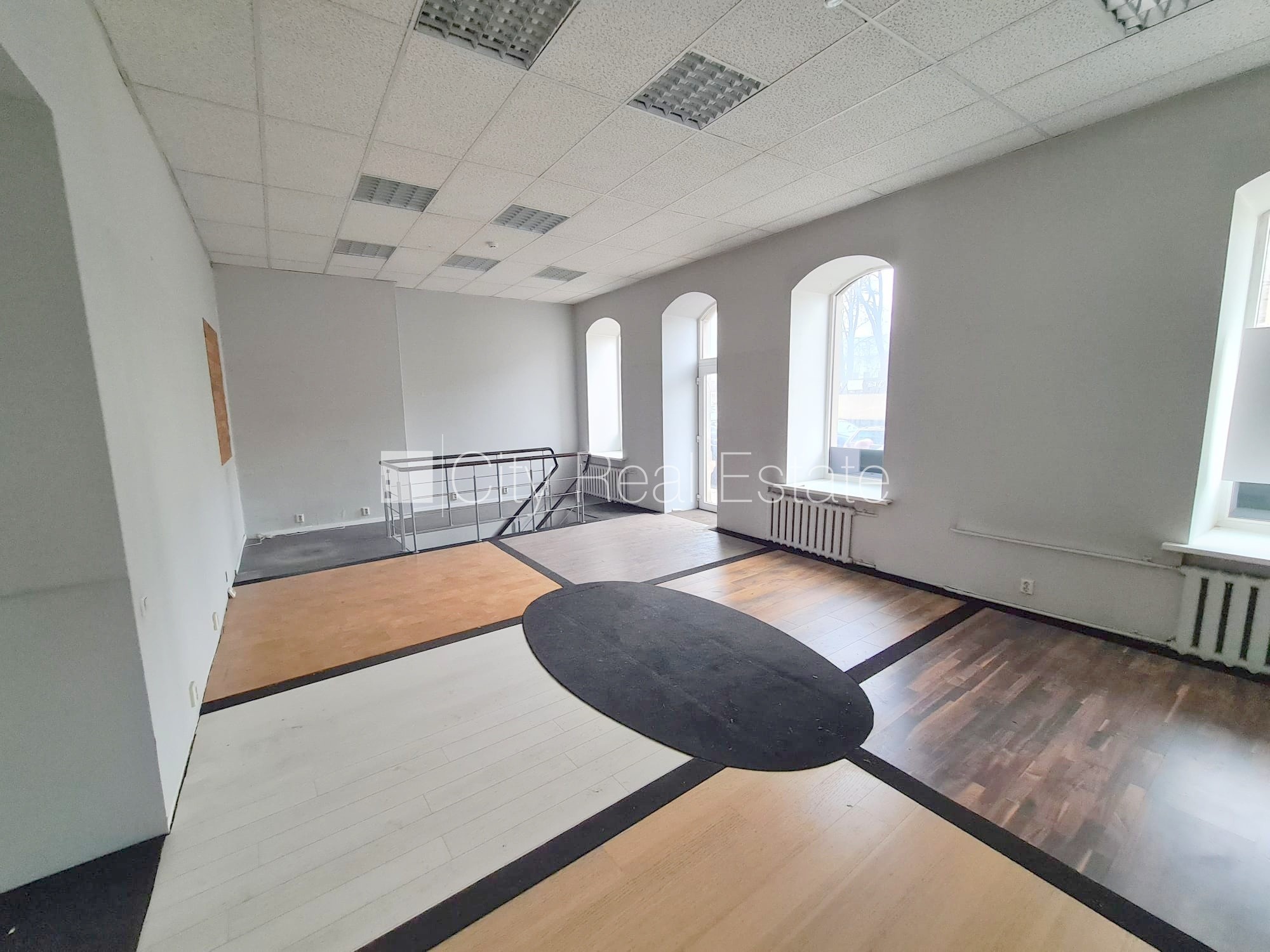 Sludinājumi. Fasādes māja, pagrabstāvā pieejama noliktava, vieta automašīnai, ieeja no ielas, ieeja no pagalma, Cena: 400 EUR/mēn Foto #5