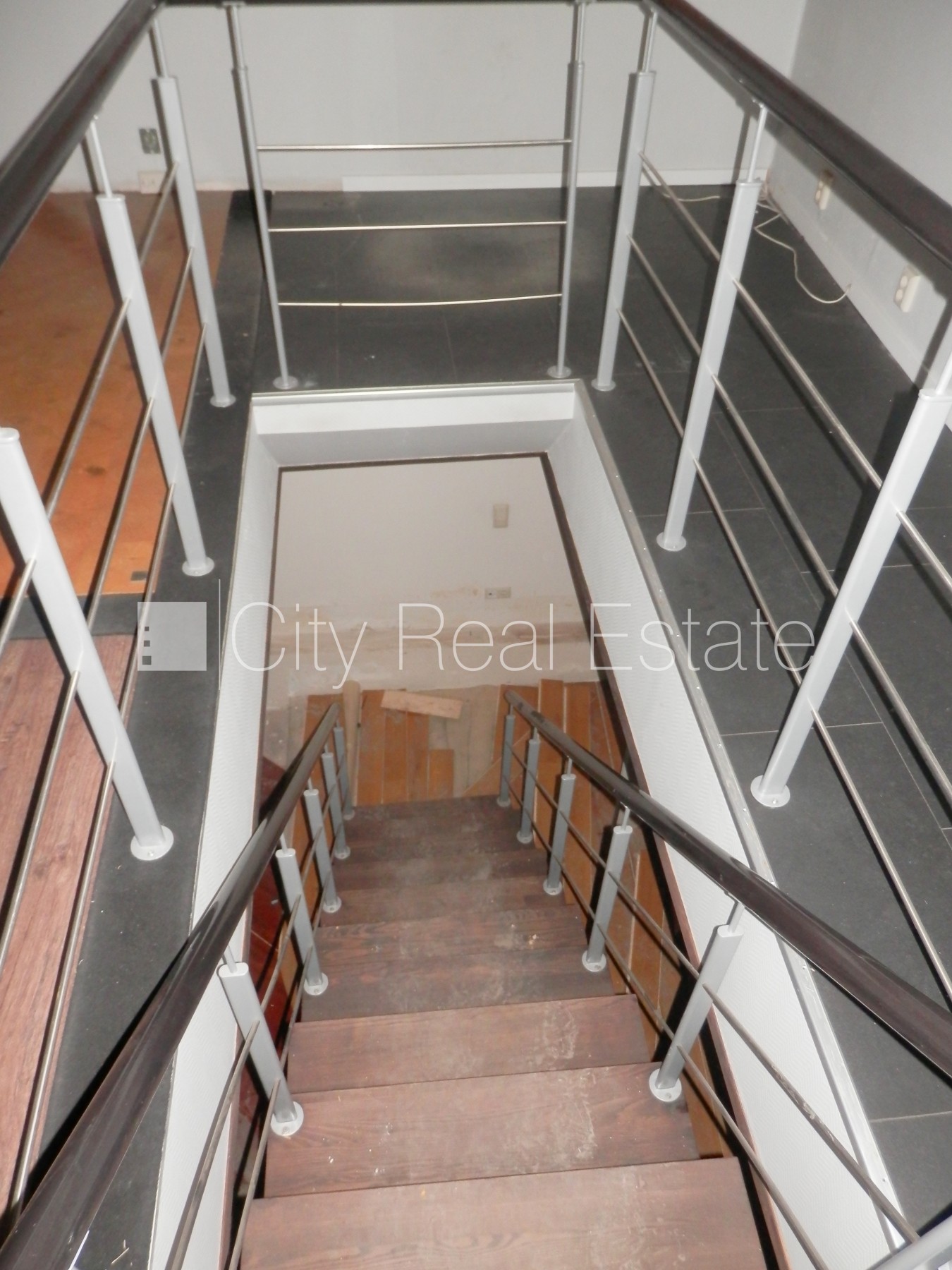 Sludinājumi. Fasādes māja, pagrabstāvā pieejama noliktava, vieta automašīnai, ieeja no ielas, ieeja no pagalma, Cena: 400 EUR/mēn Foto #11