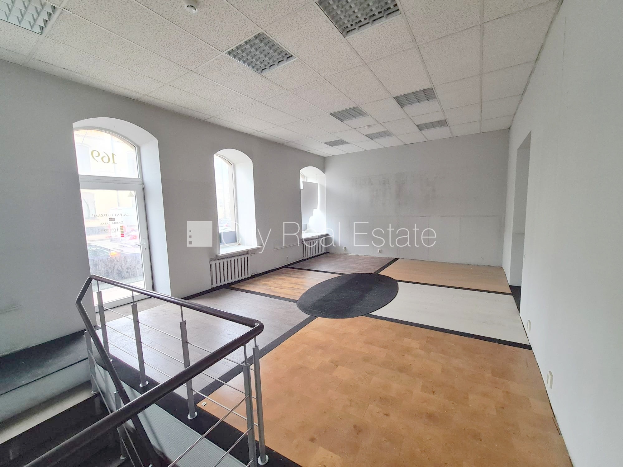 Sludinājumi. Fasādes māja, pagrabstāvā pieejama noliktava, vieta automašīnai, ieeja no ielas, ieeja no pagalma, Cena: 400 EUR/mēn Foto #6