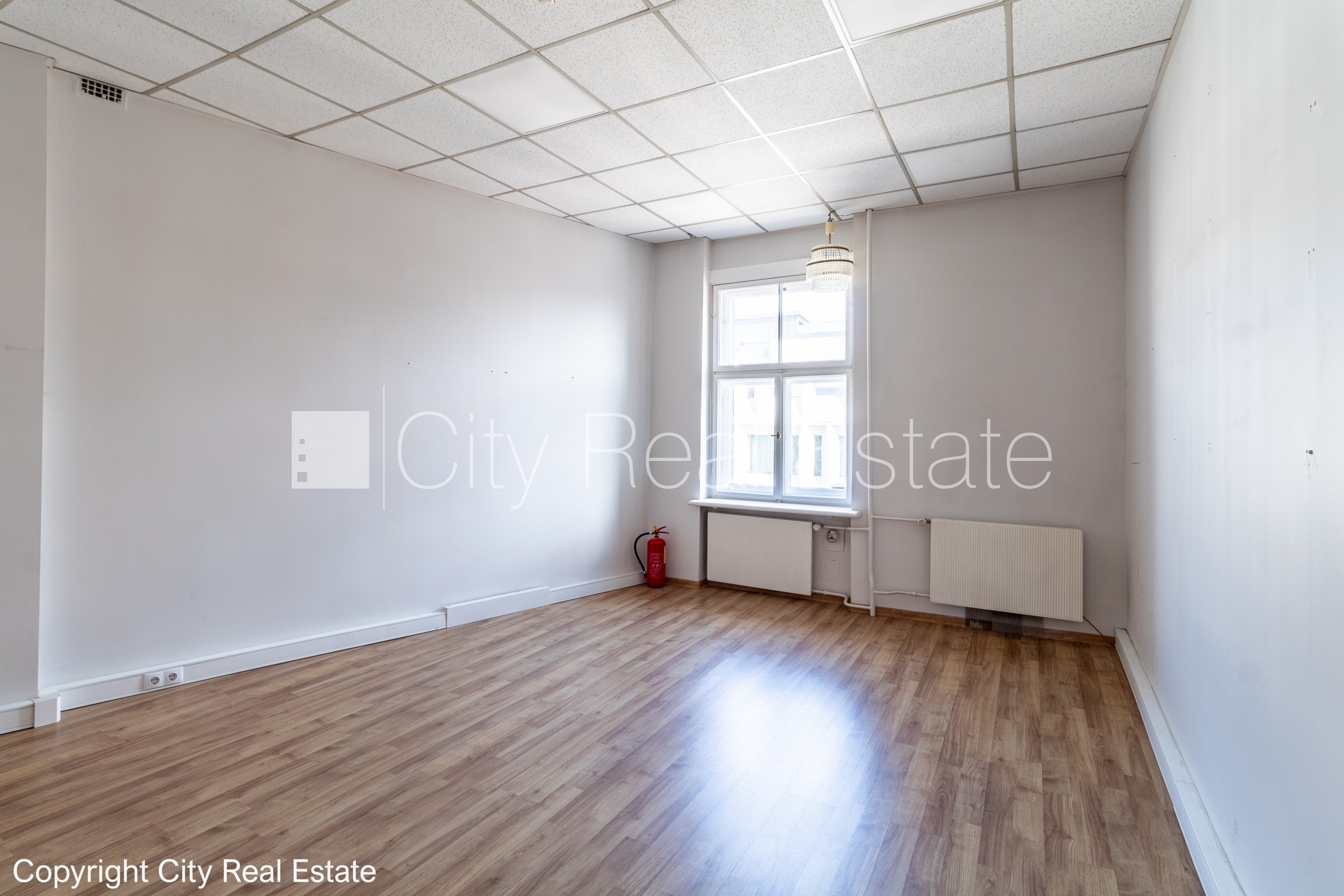 Sludinājumi. Fasādes māja, ieeja no ielas, ir lifts, logi vērsti uz pagalma pusi, logi vērsti uz ielas pusi, Cena: 1260 EUR/mēn Foto #10