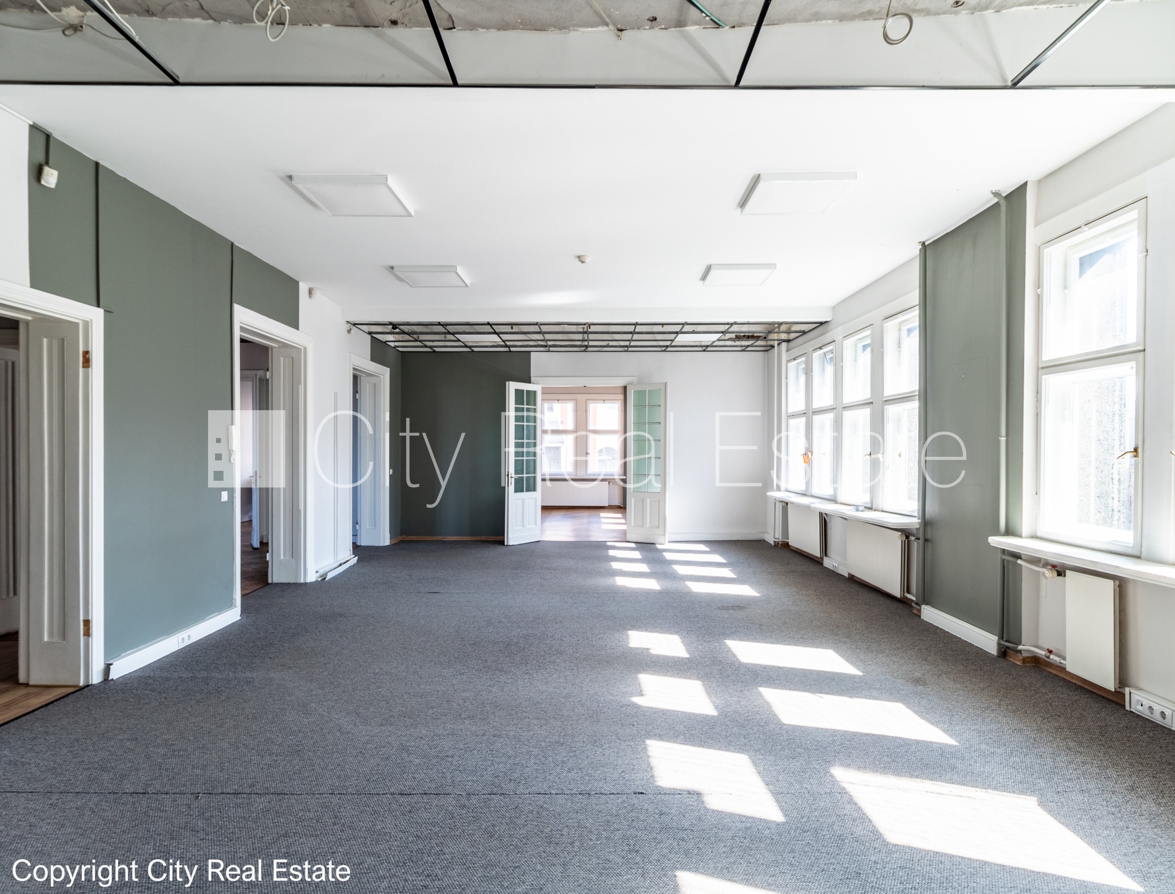 Sludinājumi. Fasādes māja, ieeja no ielas, ir lifts, logi vērsti uz pagalma pusi, logi vērsti uz ielas pusi, Cena: 1260 EUR/mēn Foto #4