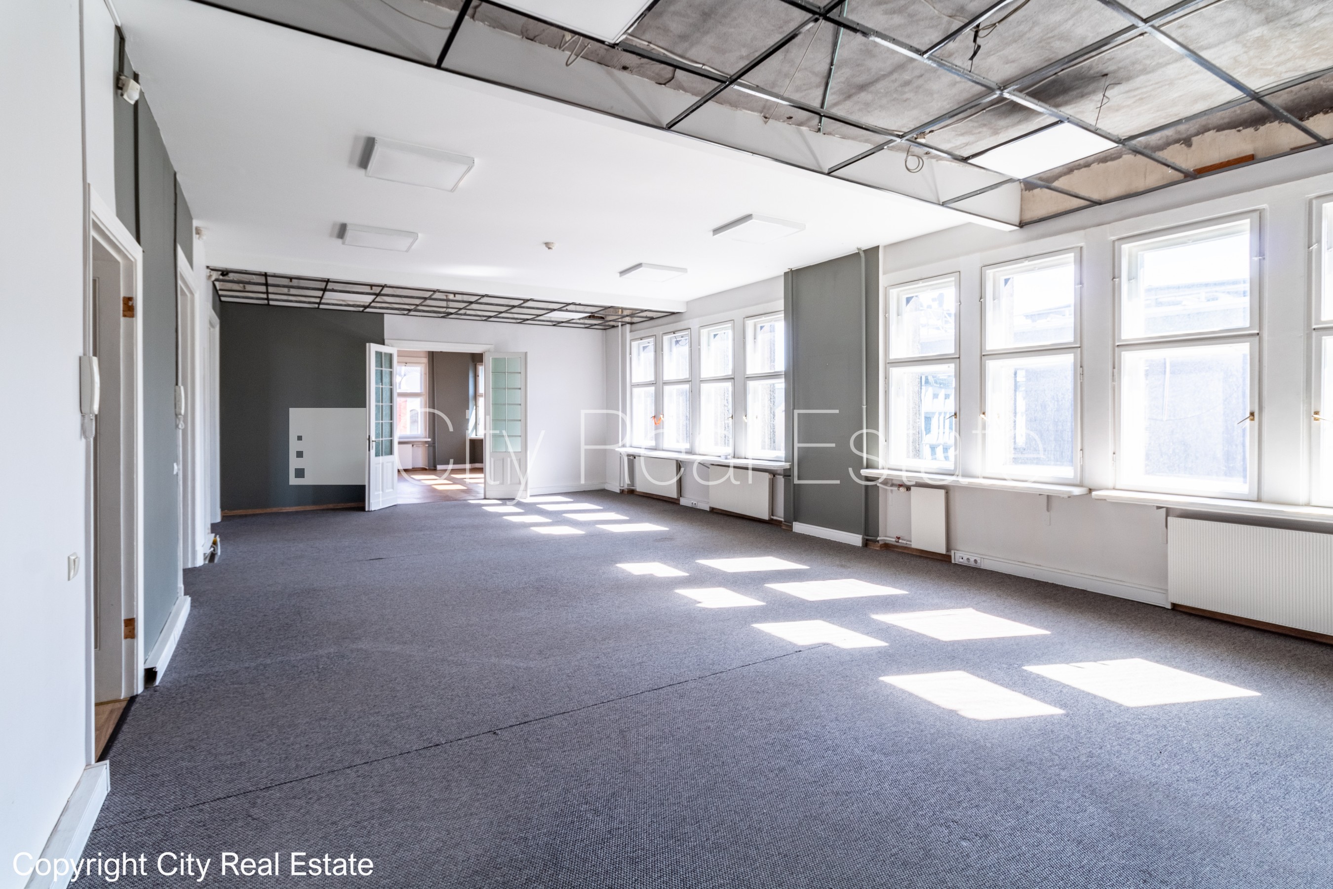 Sludinājumi. Fasādes māja, ieeja no ielas, ir lifts, logi vērsti uz pagalma pusi, logi vērsti uz ielas pusi, Cena: 1260 EUR/mēn Foto #3