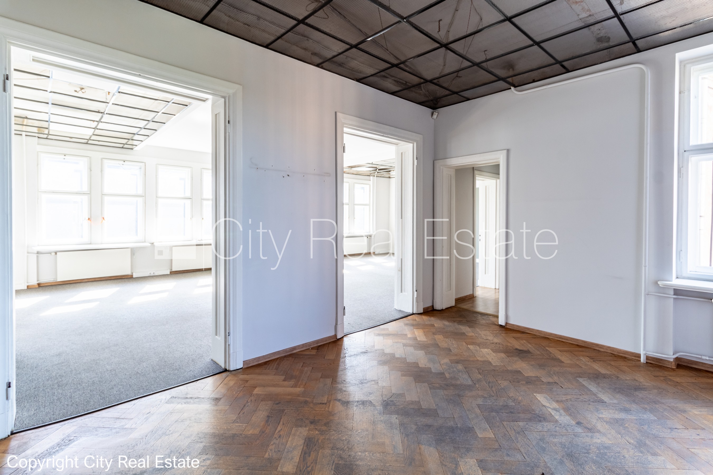 Sludinājumi. Fasādes māja, ieeja no ielas, ir lifts, logi vērsti uz pagalma pusi, logi vērsti uz ielas pusi, Cena: 1260 EUR/mēn Foto #6