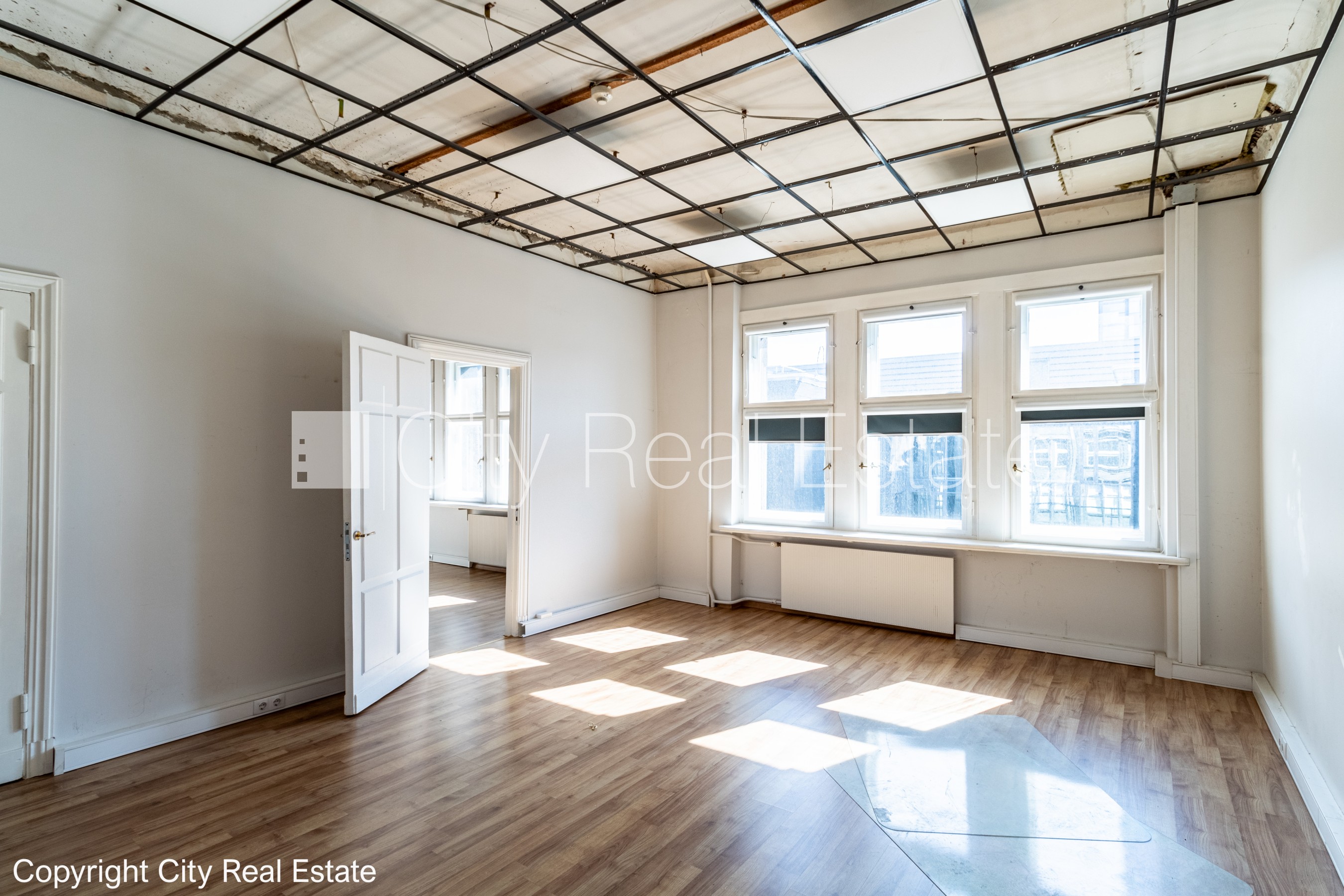 Sludinājumi. Fasādes māja, ieeja no ielas, ir lifts, logi vērsti uz pagalma pusi, logi vērsti uz ielas pusi, Cena: 1260 EUR/mēn Foto #7