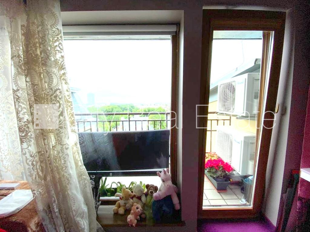 Sludinājumi. Fasādes māja, restaurēta māja, ieeja no ielas un pagalma, ir lifts, balkons, logi vērsti mājas abās Cena: 394000 EUR Foto #4