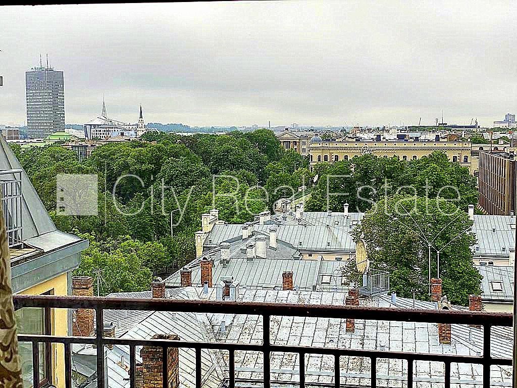 Sludinājumi. Fasādes māja, restaurēta māja, ieeja no ielas un pagalma, ir lifts, balkons, logi vērsti mājas abās Cena: 394000 EUR Foto #5