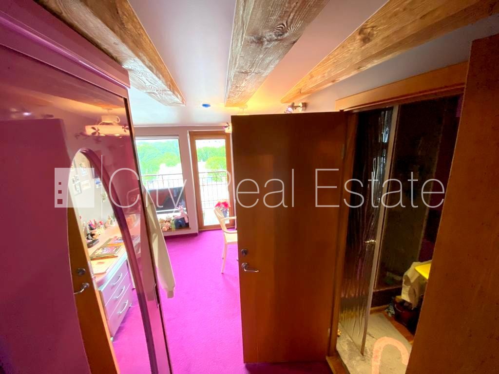 Sludinājumi. Fasādes māja, restaurēta māja, ieeja no ielas un pagalma, ir lifts, balkons, logi vērsti mājas abās Cena: 394000 EUR Foto #6