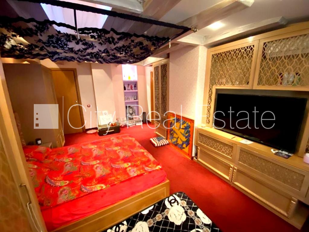 Sludinājumi. Fasādes māja, restaurēta māja, ieeja no ielas un pagalma, ir lifts, balkons, logi vērsti mājas abās Cena: 394000 EUR Foto #9