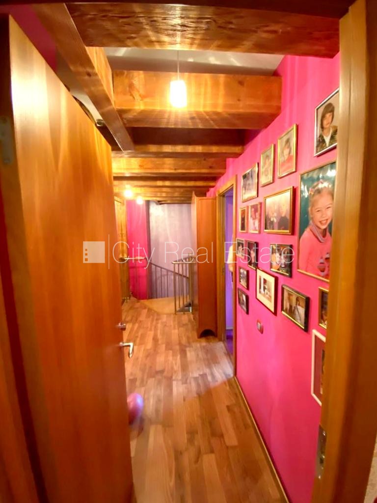 Sludinājumi. Fasādes māja, restaurēta māja, ieeja no ielas un pagalma, ir lifts, balkons, logi vērsti mājas abās Cena: 394000 EUR Foto #10