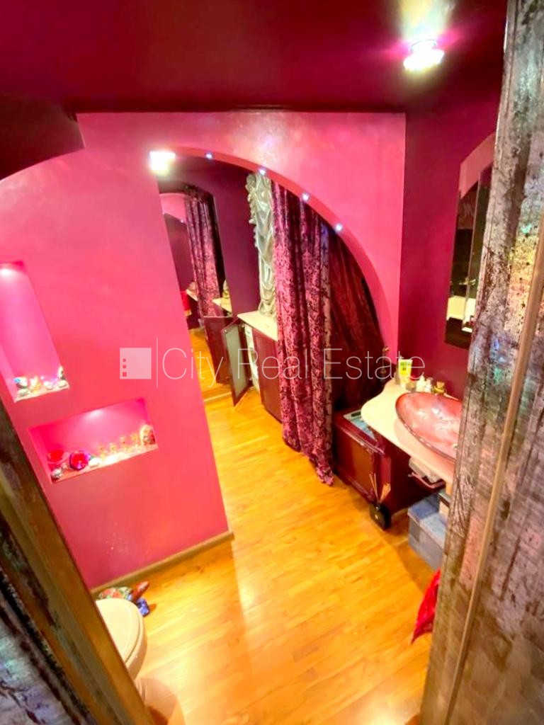 Sludinājumi. Fasādes māja, restaurēta māja, ieeja no ielas un pagalma, ir lifts, balkons, logi vērsti mājas abās Cena: 394000 EUR Foto #11