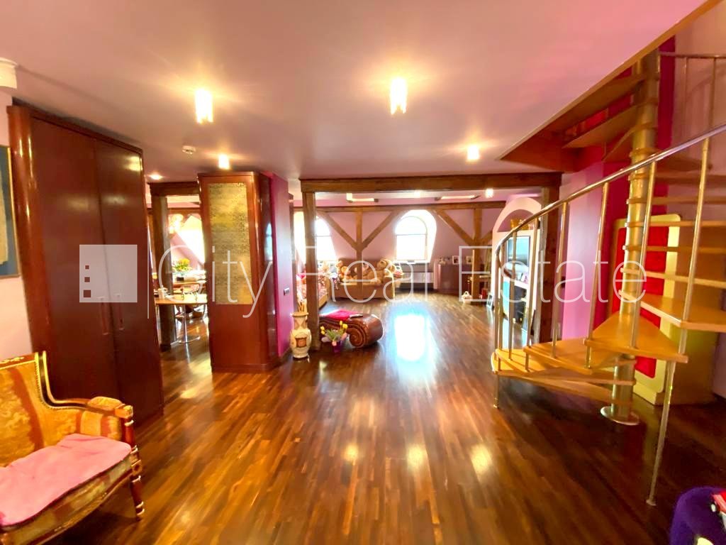 Sludinājumi. Fasādes māja, restaurēta māja, ieeja no ielas un pagalma, ir lifts, balkons, logi vērsti mājas abās Cena: 394000 EUR Foto #13