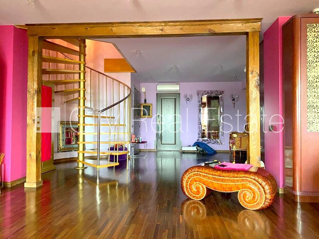 Sludinājumi. Fasādes māja, restaurēta māja, ieeja no ielas un pagalma, ir lifts, balkons, logi vērsti mājas abās Cena: 394000 EUR Foto #20