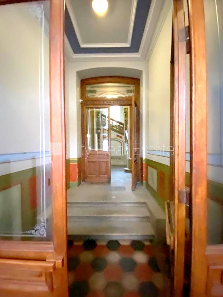 Sludinājumi. Fasādes māja, restaurēta māja, ieeja no ielas un pagalma, ir lifts, balkons, logi vērsti mājas abās Cena: 394000 EUR Foto #23