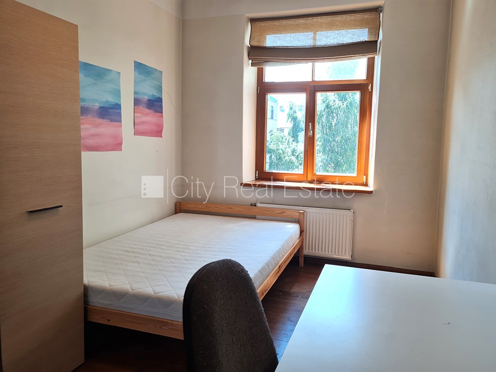 Sludinājumi. Fasādes māja, slēgts pagalms, ir lifts, balkons, logi vērsti mājas abās pusēs, istabas izolētas 3 Cena: 1250 EUR/mēn Foto #6
