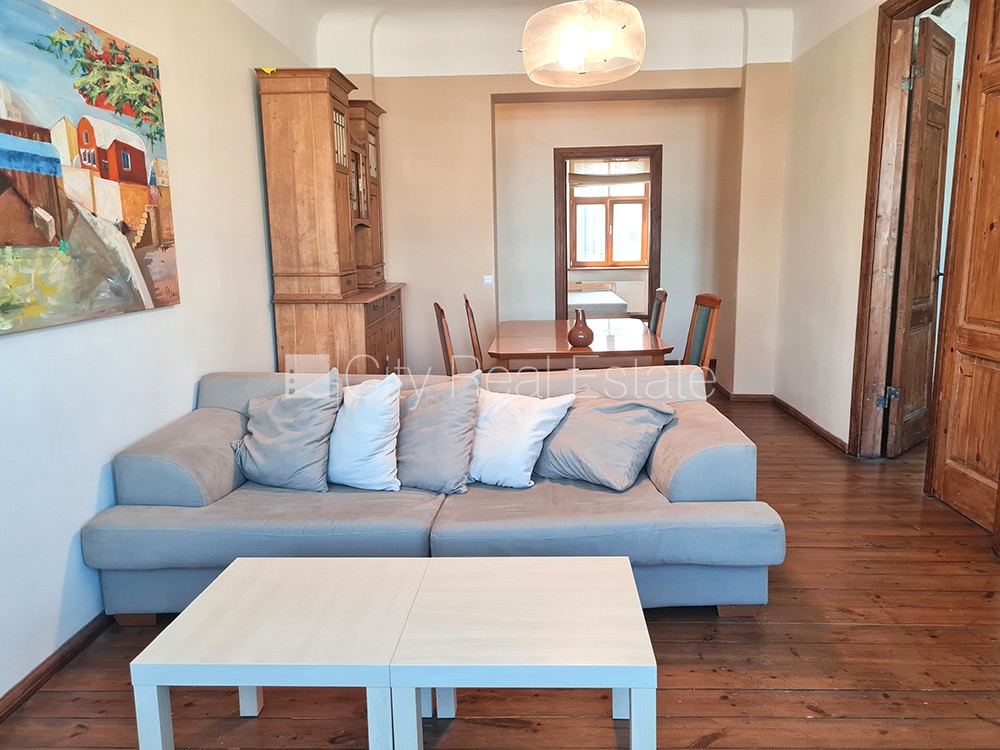 Sludinājumi. Fasādes māja, slēgts pagalms, ir lifts, balkons, logi vērsti mājas abās pusēs, istabas izolētas 3 Cena: 1250 EUR/mēn Foto #2