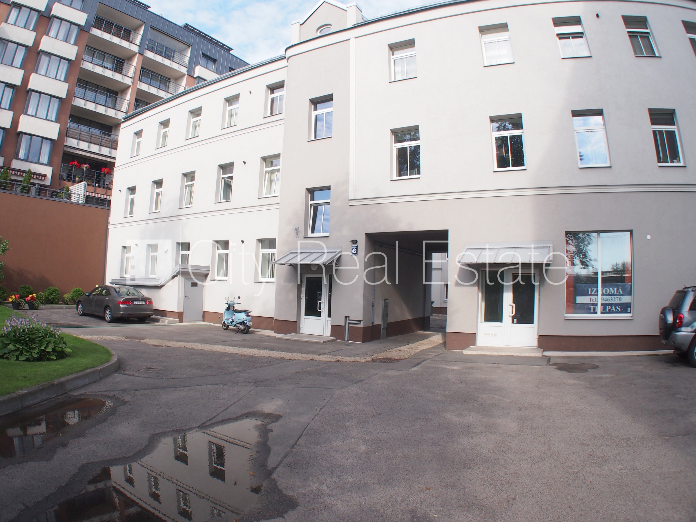 Sludinājumi. Renovēta māja, labiekārtota apzaļumota teritorija, slēgts pagalms, teritorijas iebrauktuves vārti Cena: 430 EUR/mēn Foto #12