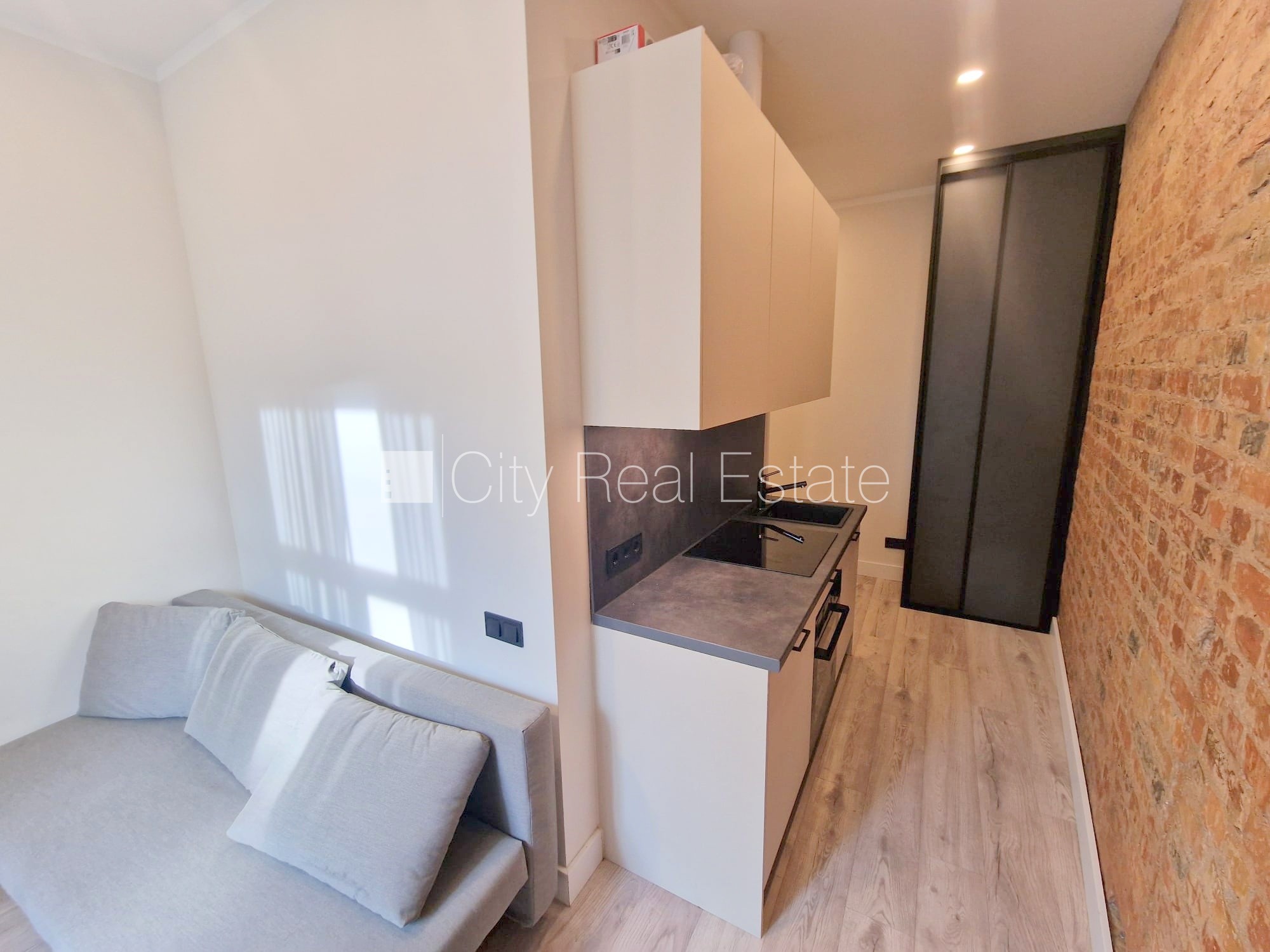 Sludinājumi. Projekts - Matīsa 38, fasādes māja, renovēta māja, labiekārtots apzaļumots pagalms, slēgts pagalms, Cena: 330 EUR/mēn Foto #5