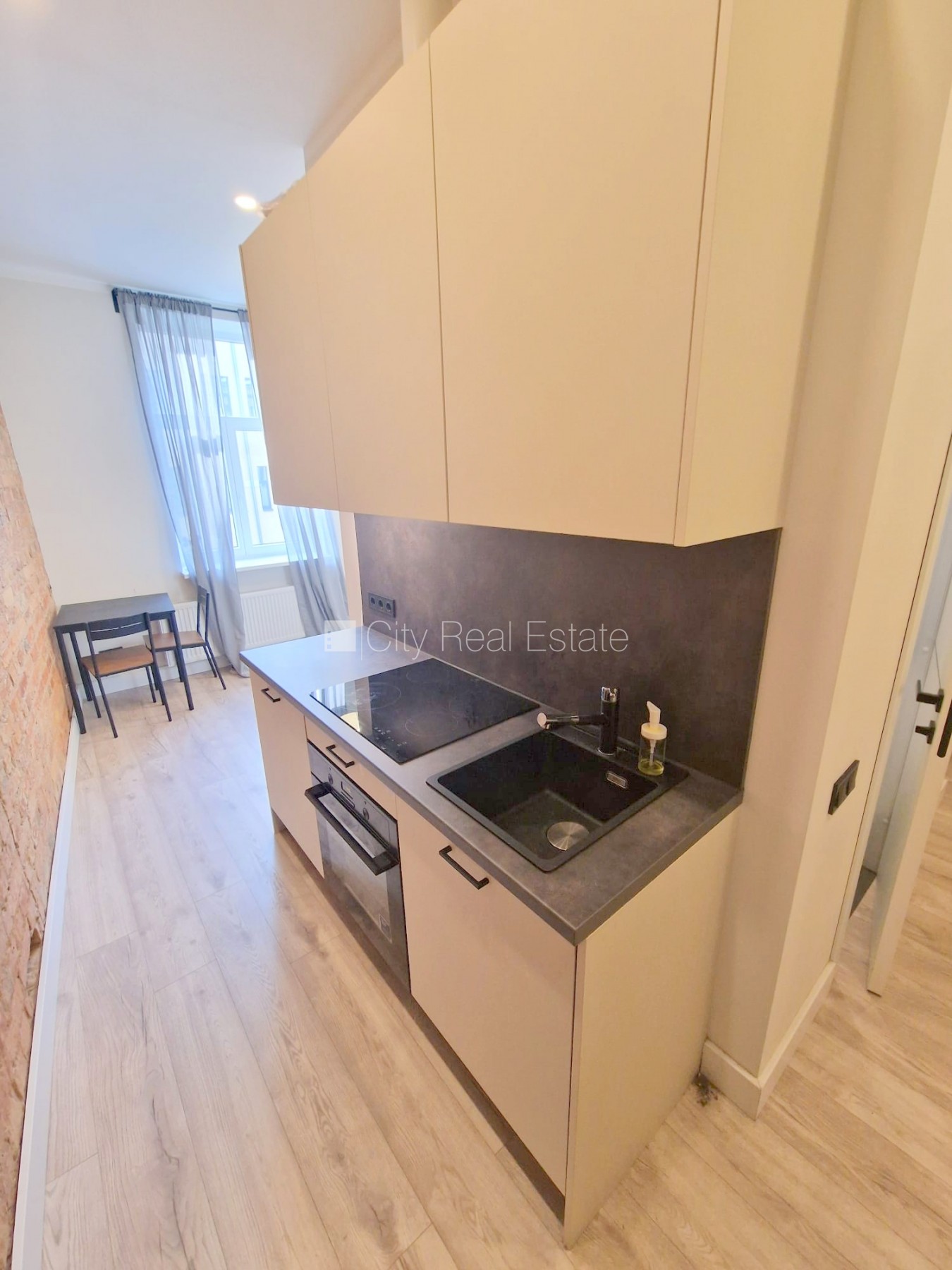 Sludinājumi. Projekts - Matīsa 38, fasādes māja, renovēta māja, labiekārtots apzaļumots pagalms, slēgts pagalms, Cena: 330 EUR/mēn Foto #2