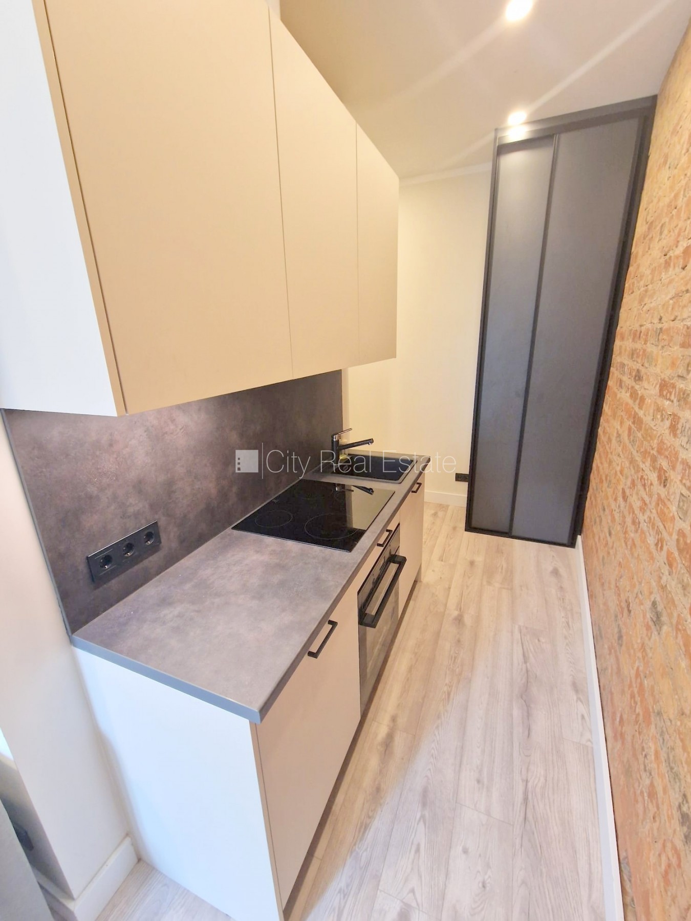 Sludinājumi. Projekts - Matīsa 38, fasādes māja, renovēta māja, labiekārtots apzaļumots pagalms, slēgts pagalms, Cena: 330 EUR/mēn Foto #4