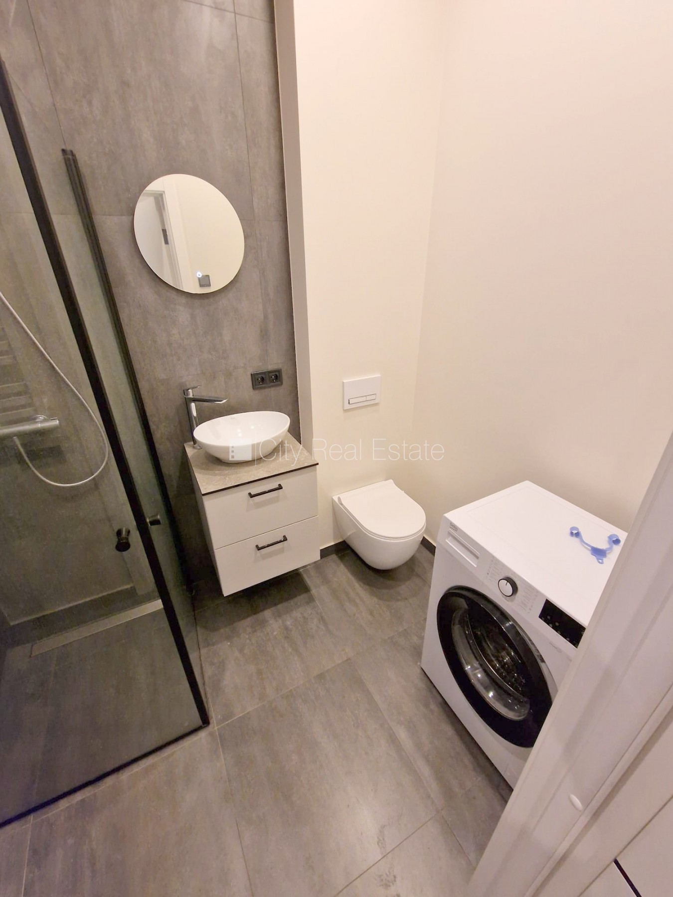 Sludinājumi. Projekts - Matīsa 38, fasādes māja, renovēta māja, slēgts pagalms, ieeja no ielas un pagalma, kāpņu Cena: 450 EUR/mēn Foto #10