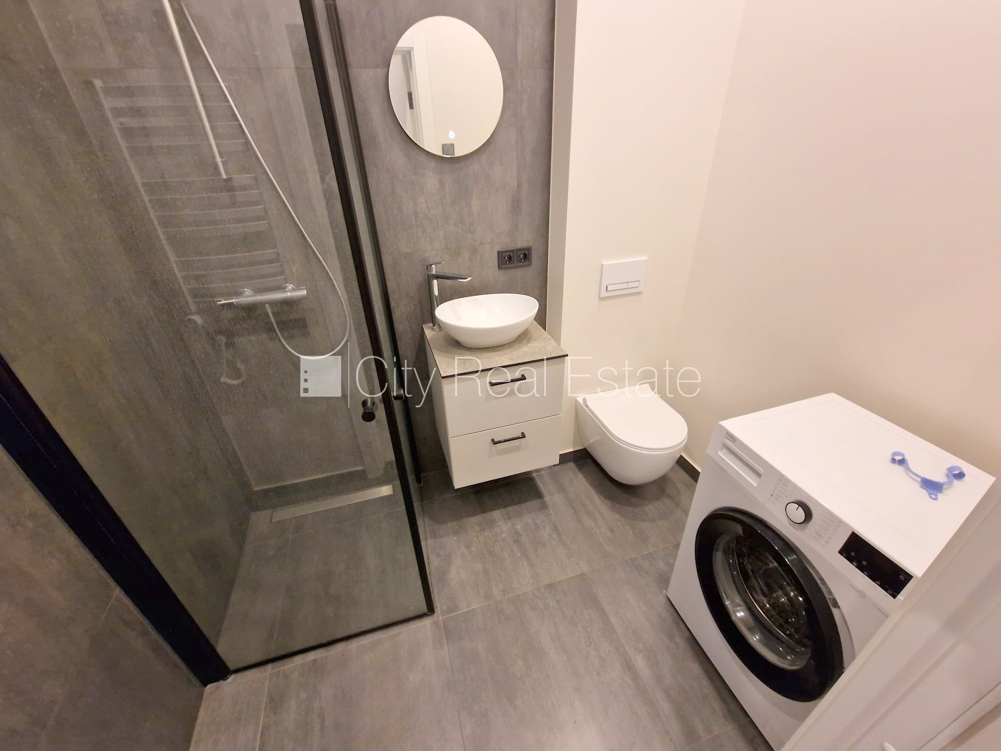 Sludinājumi. Projekts - Matīsa 38, fasādes māja, renovēta māja, slēgts pagalms, ieeja no ielas un pagalma, kāpņu Cena: 450 EUR/mēn Foto #9