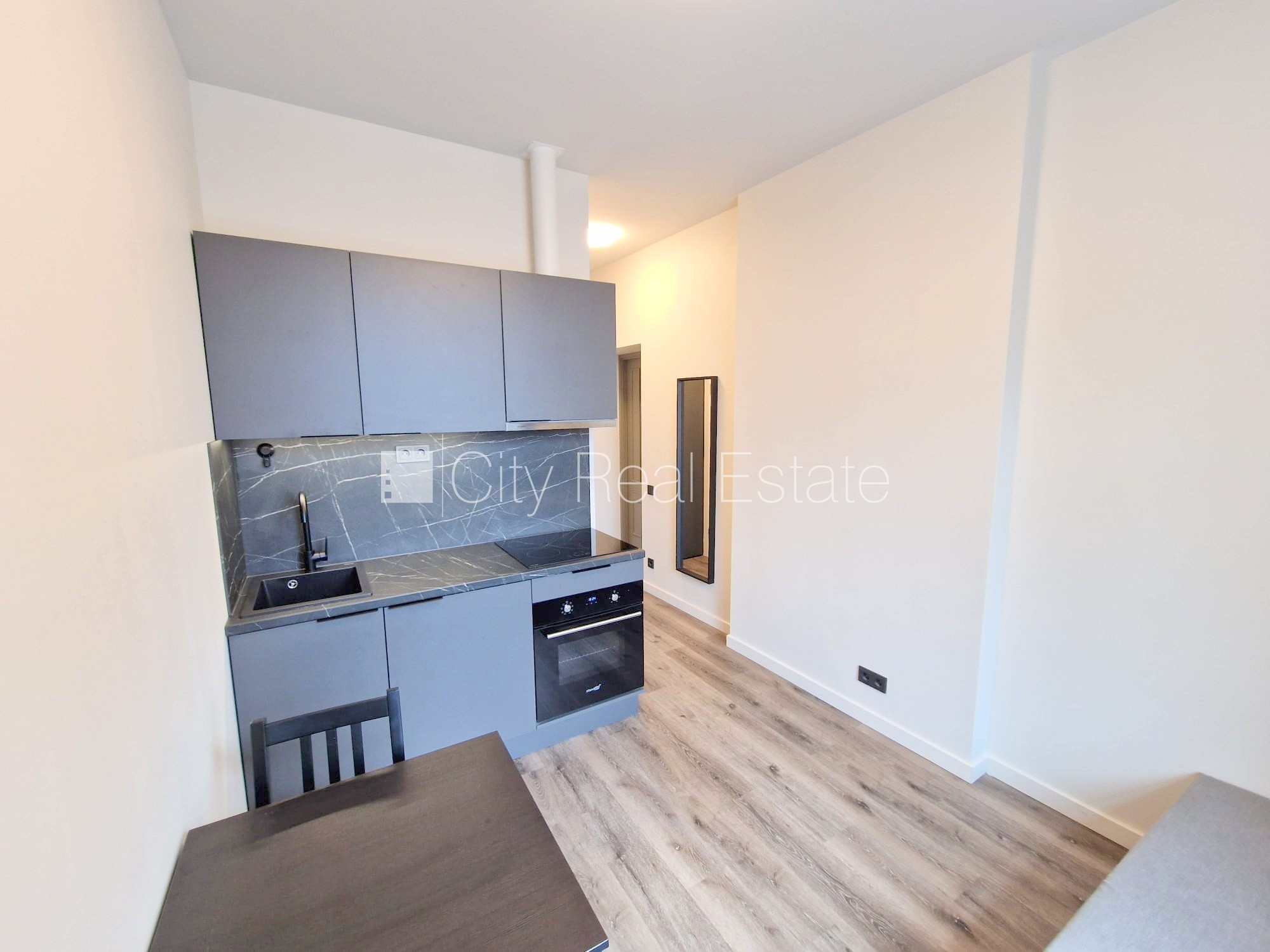 Sludinājumi. Projekts - Matīsa 38, pagalma ēka, renovēta māja, labiekārtots apzaļumots pagalms, slēgts pagalms, Cena: 300 EUR/mēn Foto #2